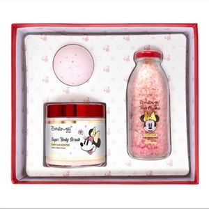 The Creme Shop x Minnie Mouse Sweetheart Spa Set 2022